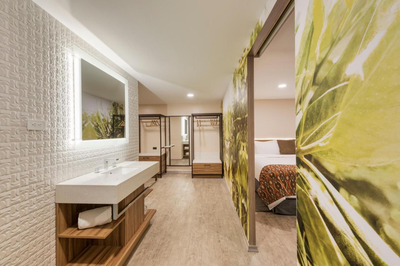 Hotel Wyndham Garden 4*